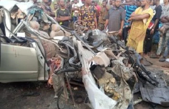 Many feared dead as vehicle crashes into Anambra market