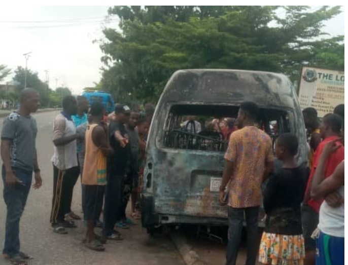 Five burnt to death in fatal road crash, seven hospitalised