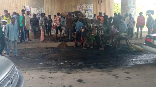 Residents lynch cultists, burn corpses on Plateau 